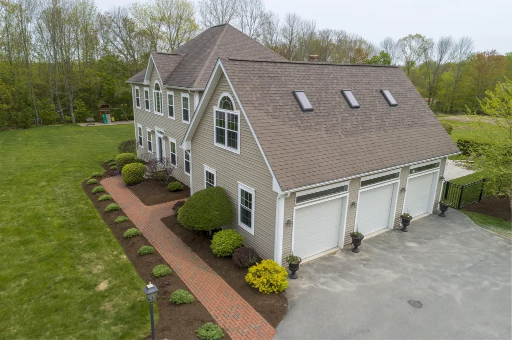 19 Chestnut Trail Bangor ME 04401