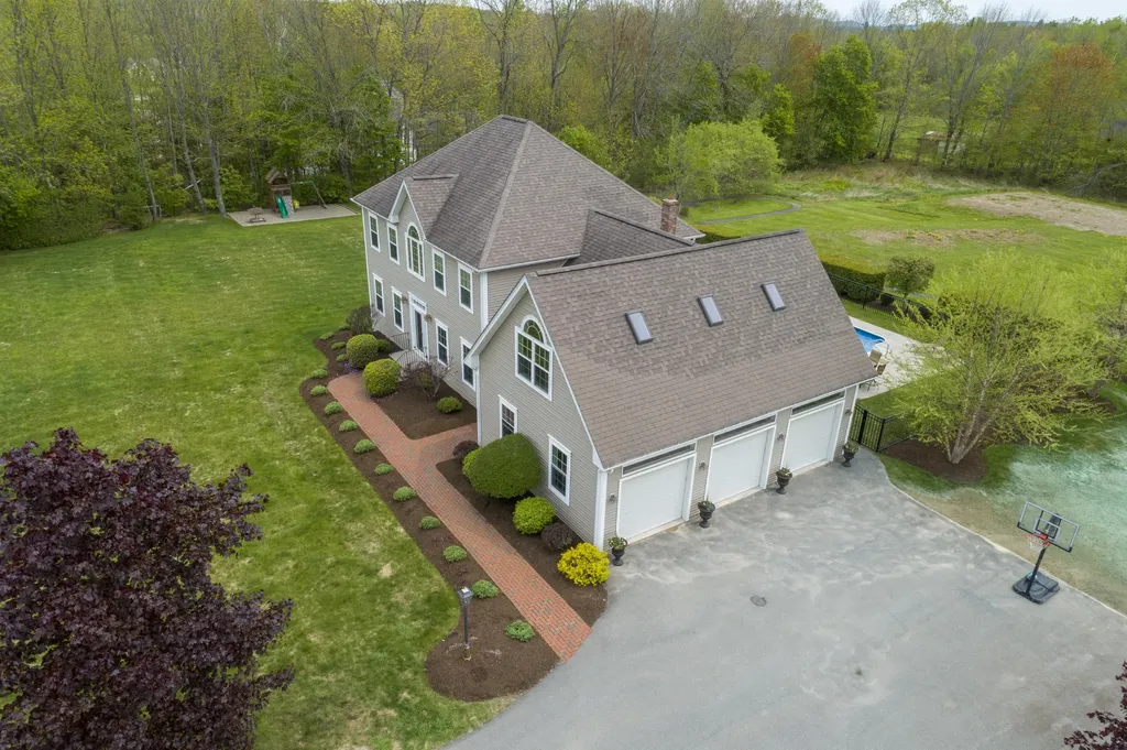 19 Chestnut Trail Bangor ME 04401