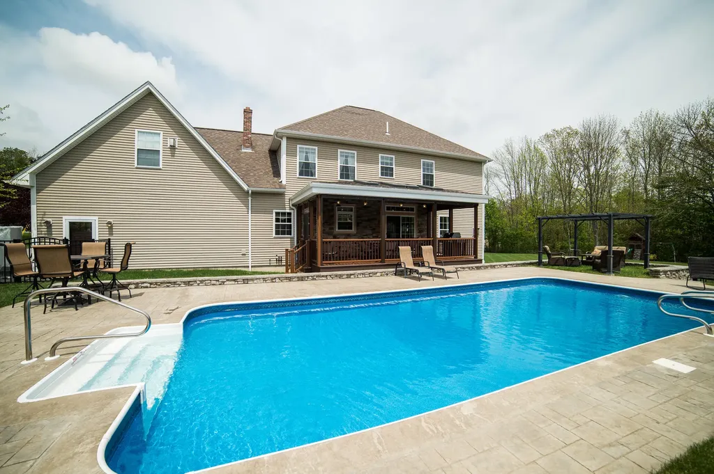 19 Chestnut Trail Bangor ME 04401