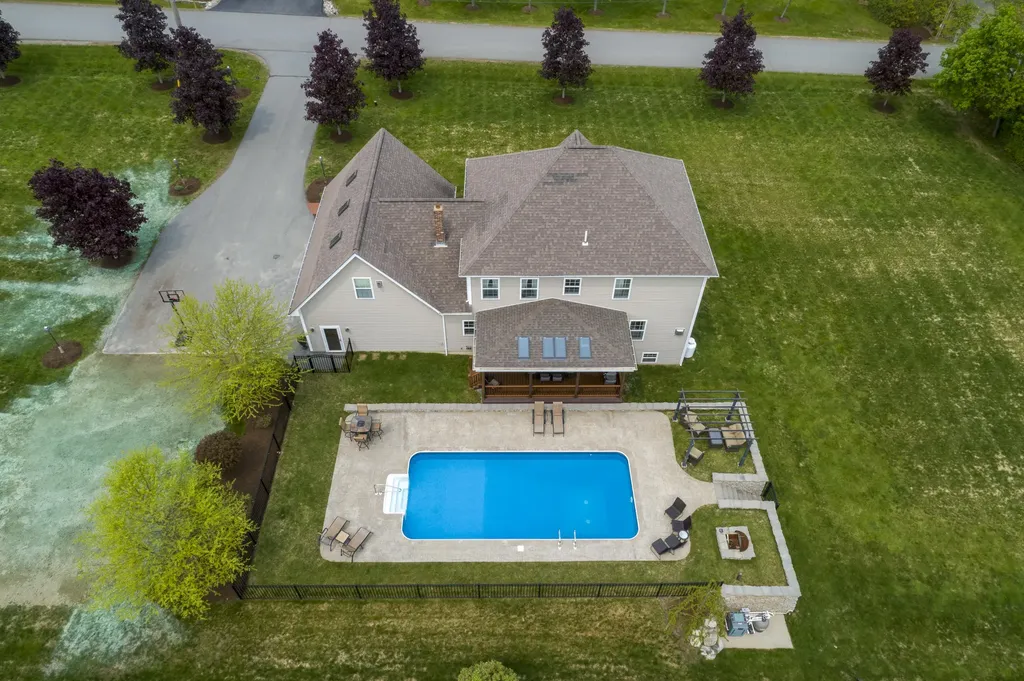 19 Chestnut Trail Bangor ME 04401