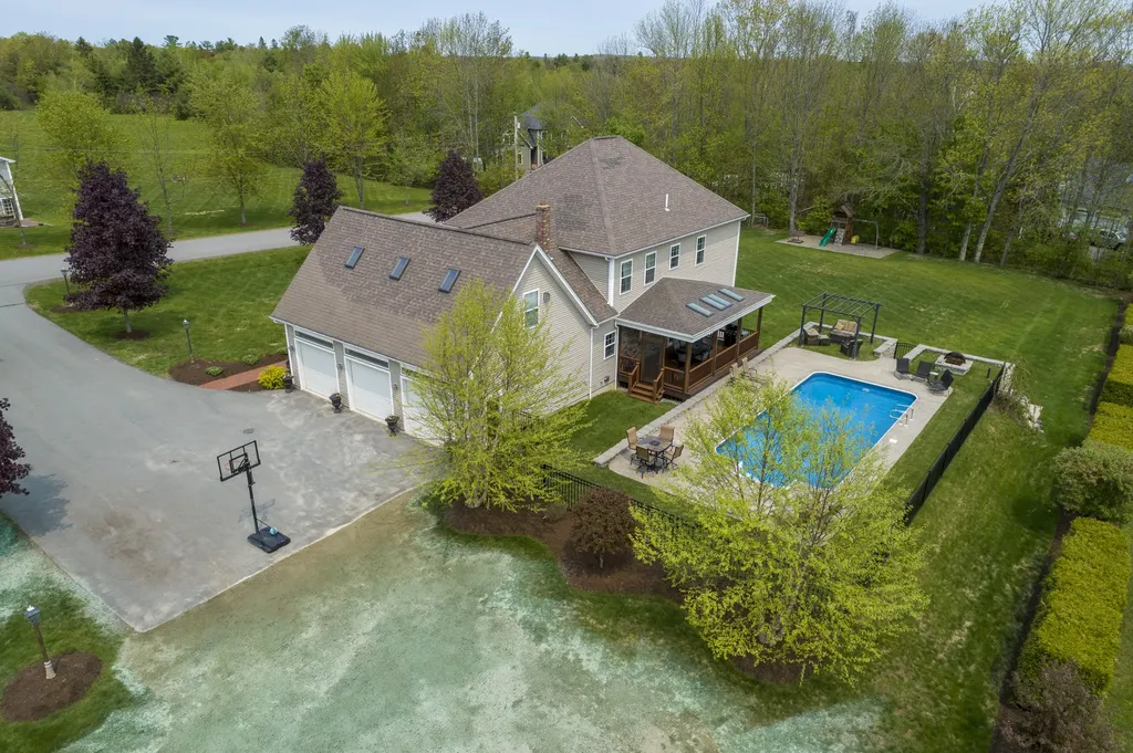 19 Chestnut Trail Bangor ME 04401