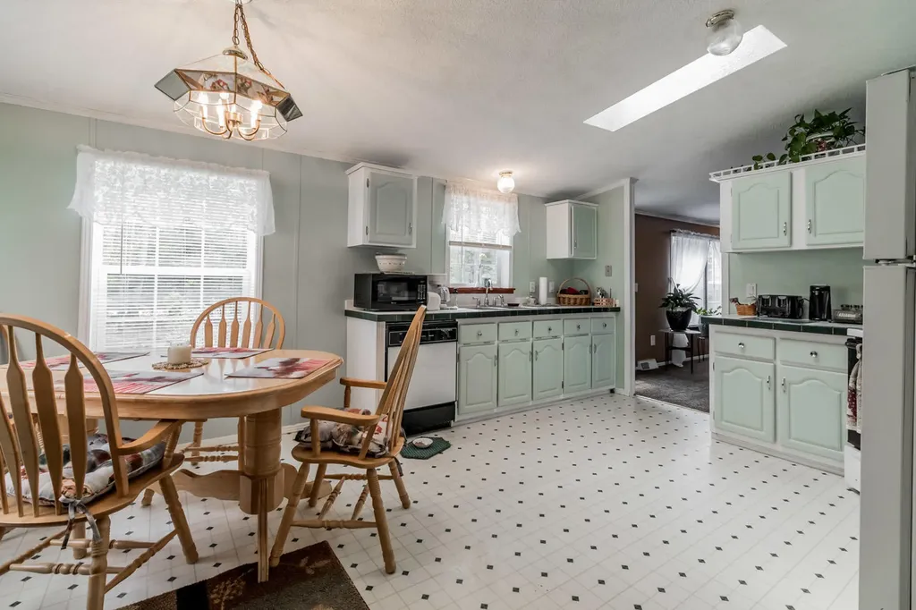 662 Greenwood Avenue Warren ME 04864