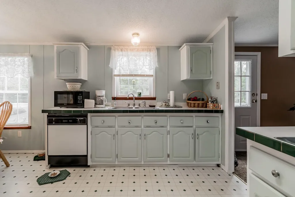 662 Greenwood Avenue Warren ME 04864