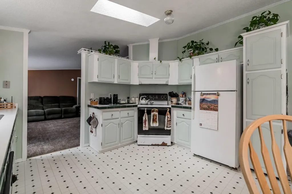 662 Greenwood Avenue Warren ME 04864
