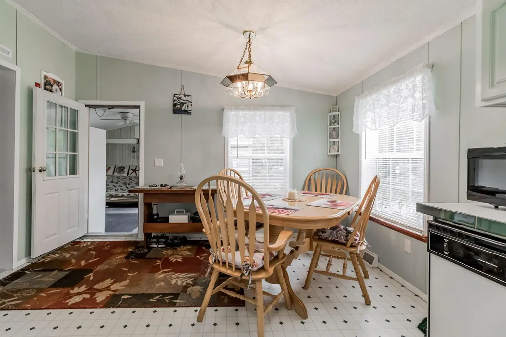662 Greenwood Avenue Warren ME 04864