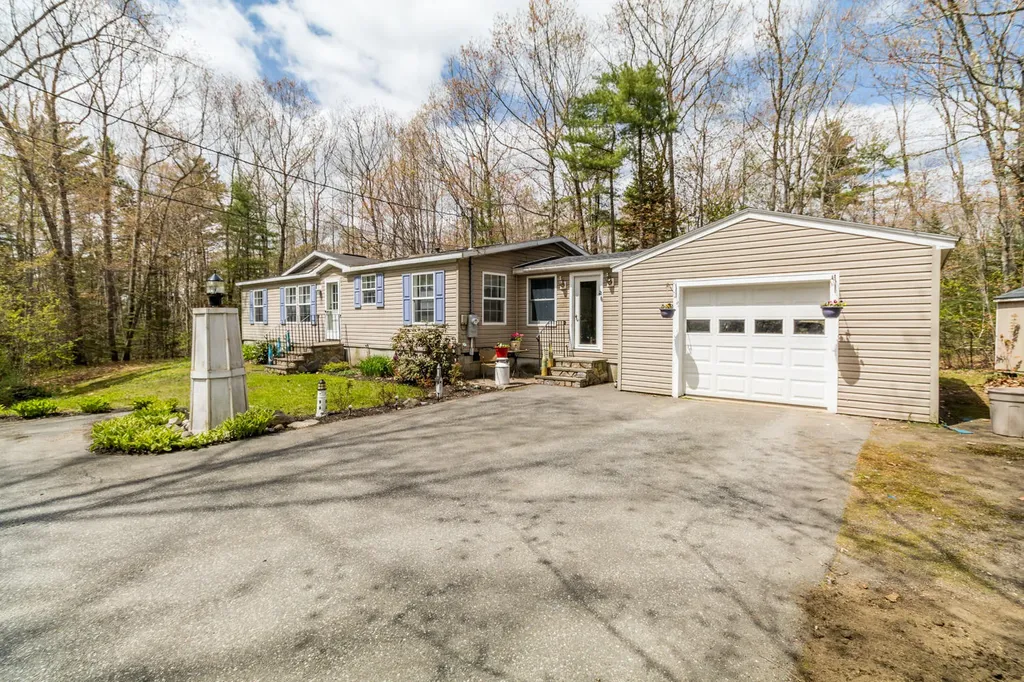 662 Greenwood Avenue Warren ME 04864