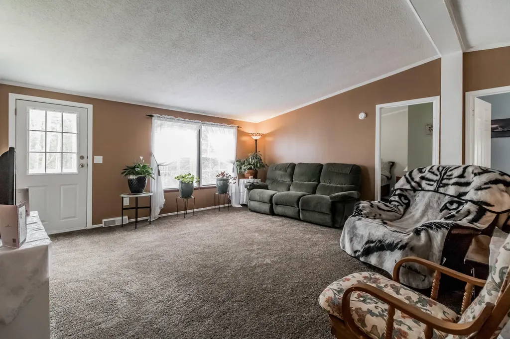 662 Greenwood Avenue Warren ME 04864