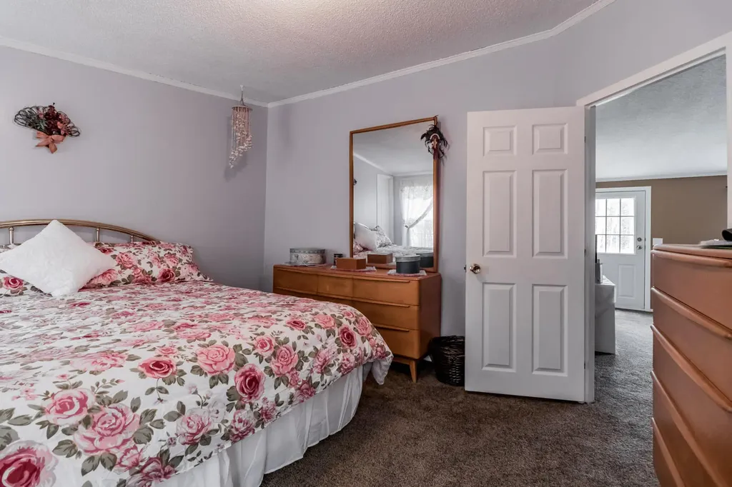 662 Greenwood Avenue Warren ME 04864