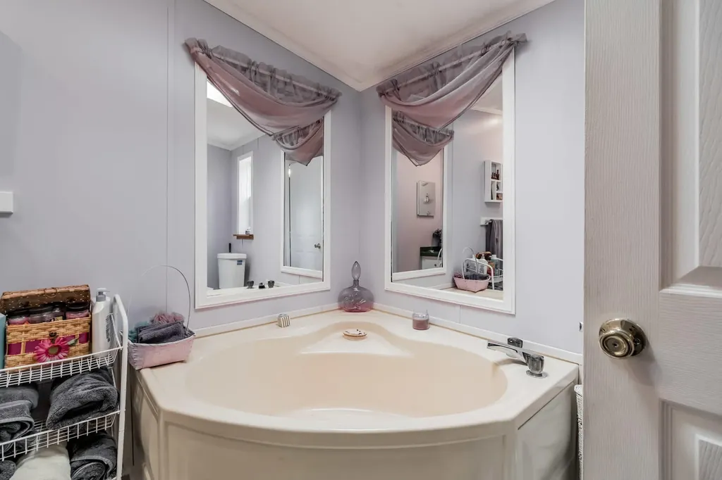 662 Greenwood Avenue Warren ME 04864
