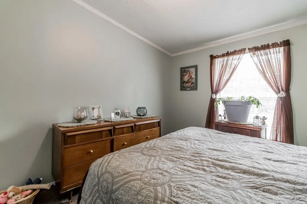 662 Greenwood Avenue Warren ME 04864