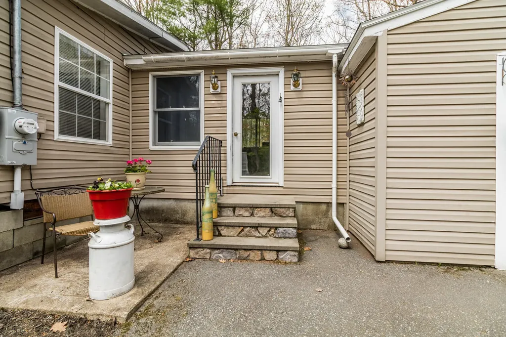 662 Greenwood Avenue Warren ME 04864