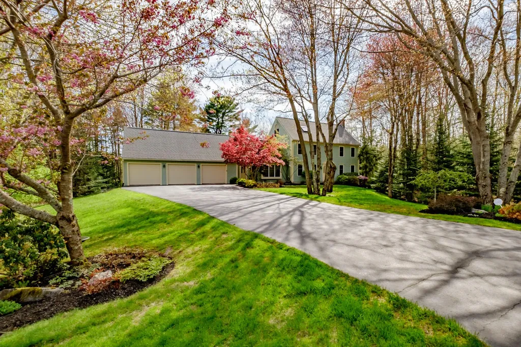 22 Wynmoor Drive Scarborough ME 04074