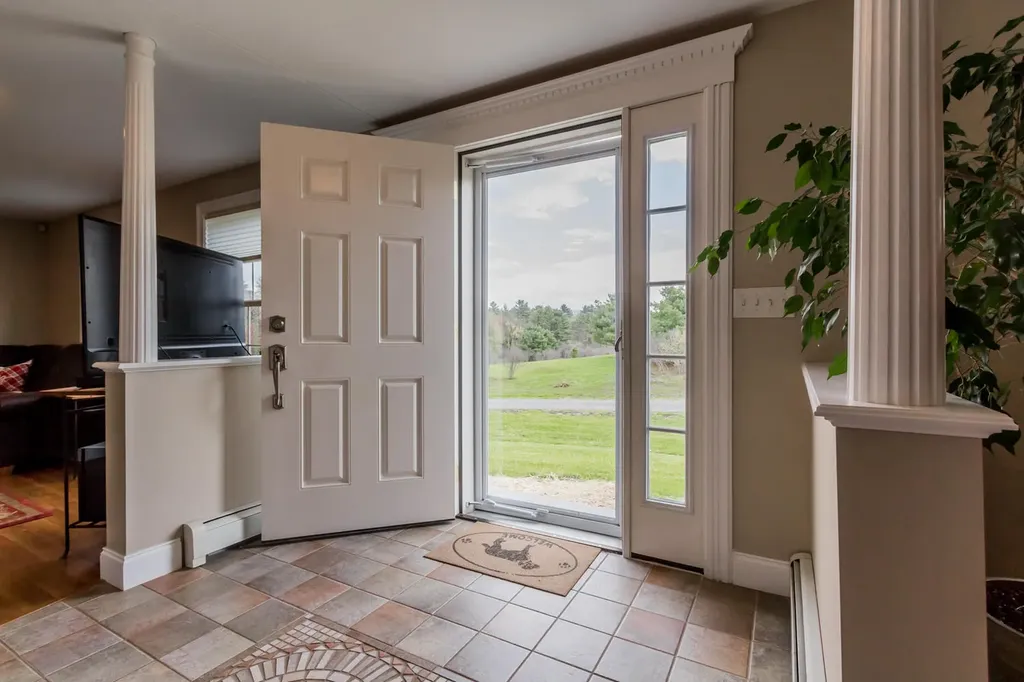 27 Coopers Way Gorham ME 04038