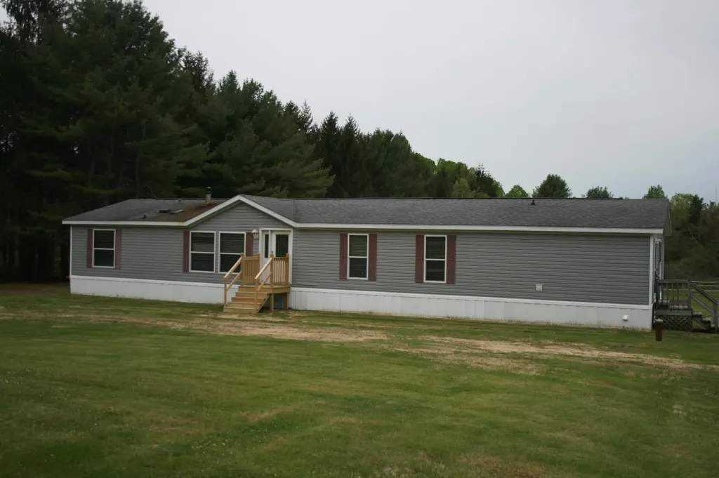 3170 Bennoch Road Alton ME 04468