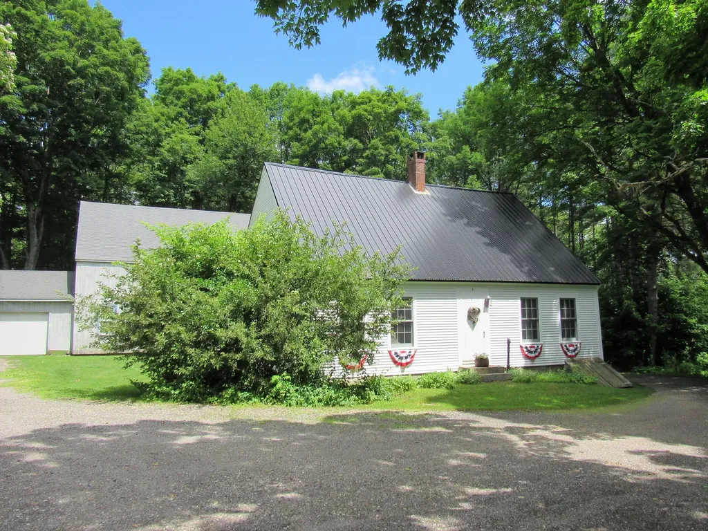 6 Old Meserve Lane Limington ME 04049