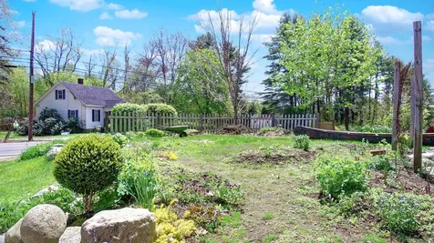 54 Middle Road Woolwich ME 04579