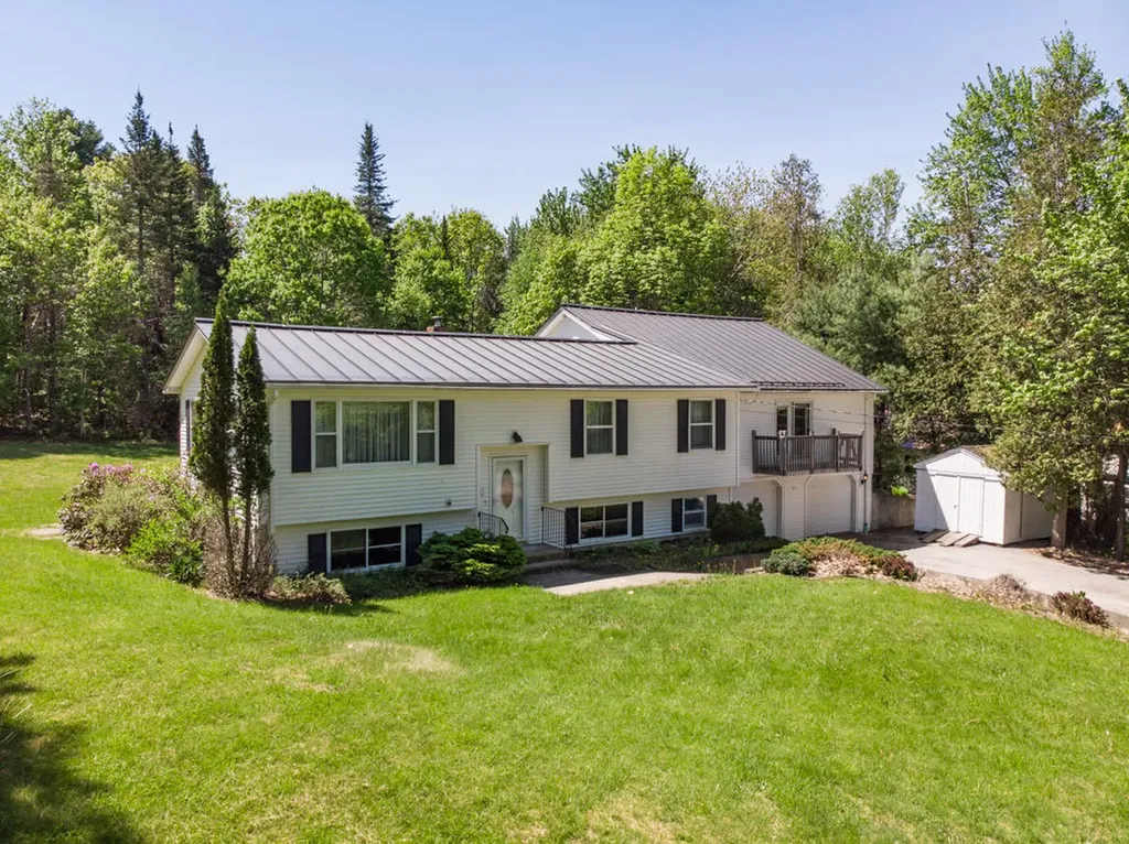 33 Roundstone Drive Glenburn ME 04401