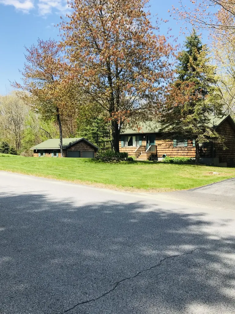 9 Greenwood Lane Lewiston ME 04240
