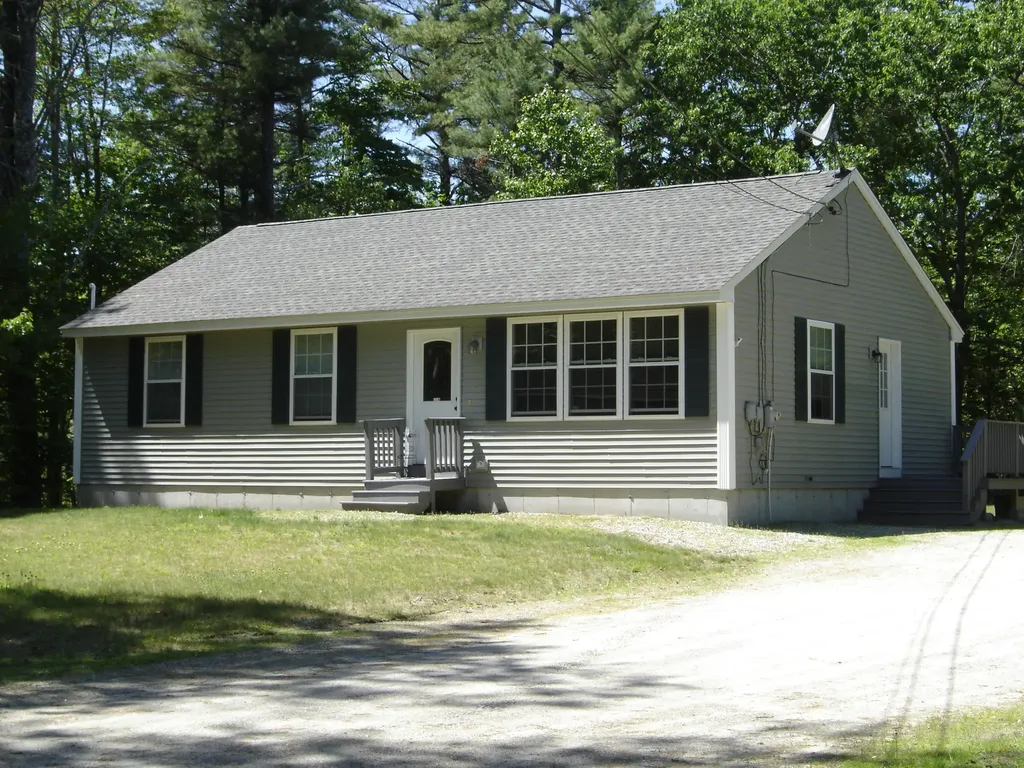 14 Kelly Lane Raymond ME 04071