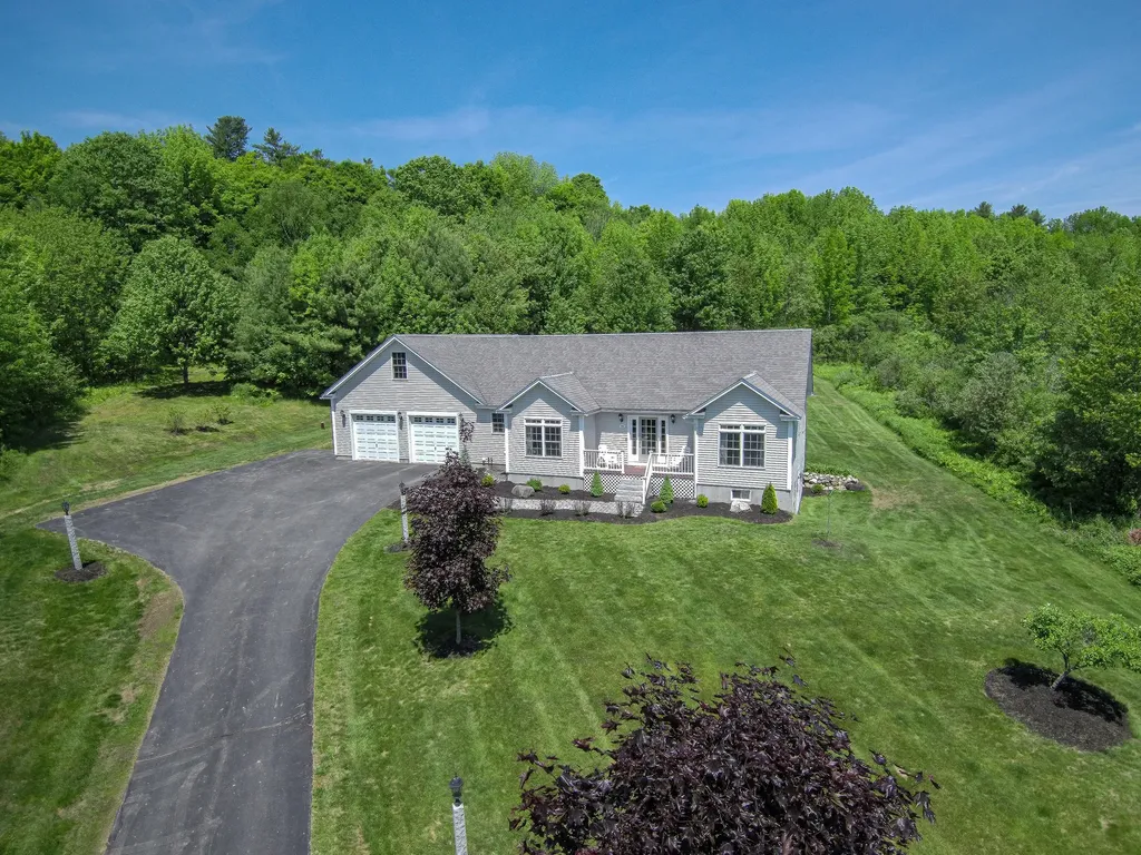 26 Jamison Place Manchester ME 04351