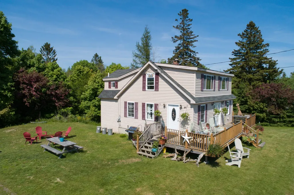 20 Harbor Lane Trenton ME 04605