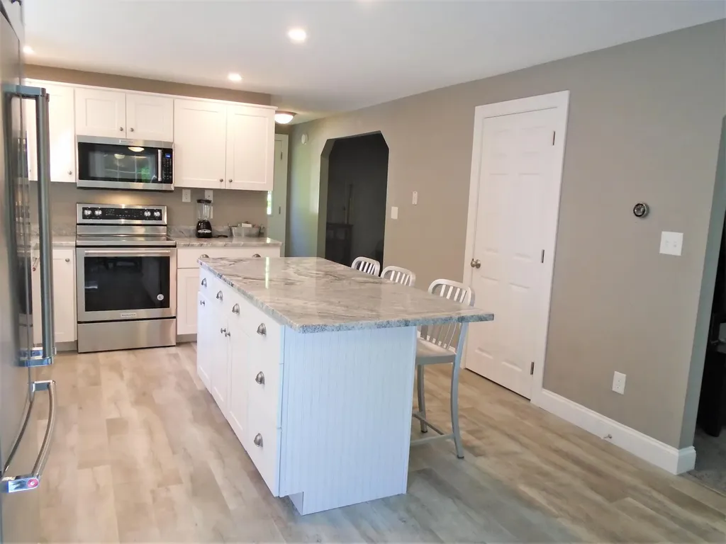 206 Waycross Way Limerick ME 04048