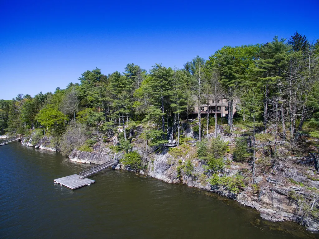 195 Youngs Point Road Wiscasset ME 04578