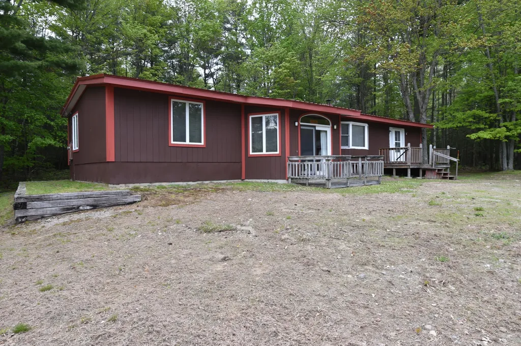 44 Mackenzie Avenue Lincoln ME 04457