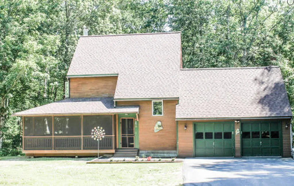 16 Berry Road Wayne ME 04284