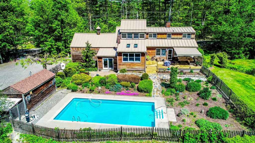 601 Pond Road Manchester ME 04351