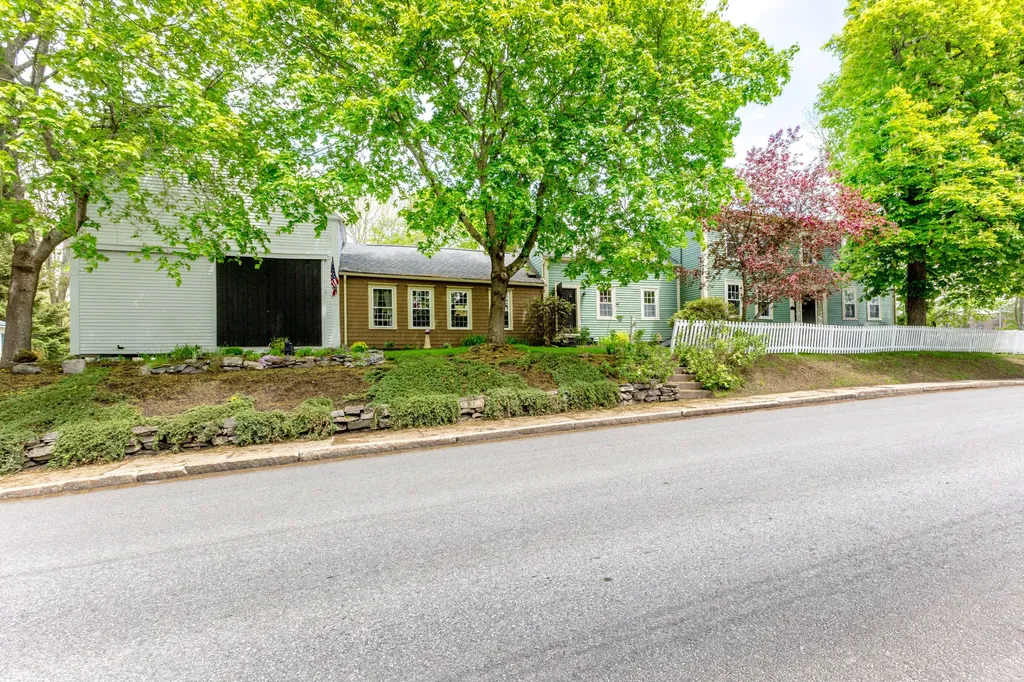 3 Hooper Street Wiscasset ME 04578