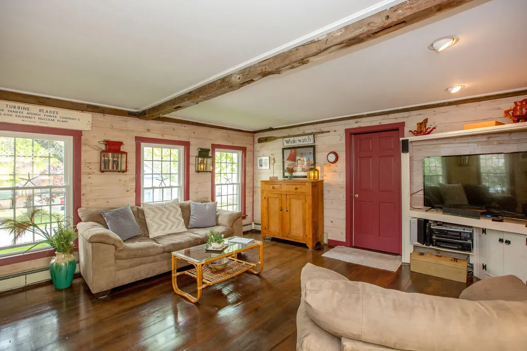 3 Hooper Street Wiscasset ME 04578