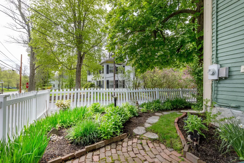 3 Hooper Street Wiscasset ME 04578