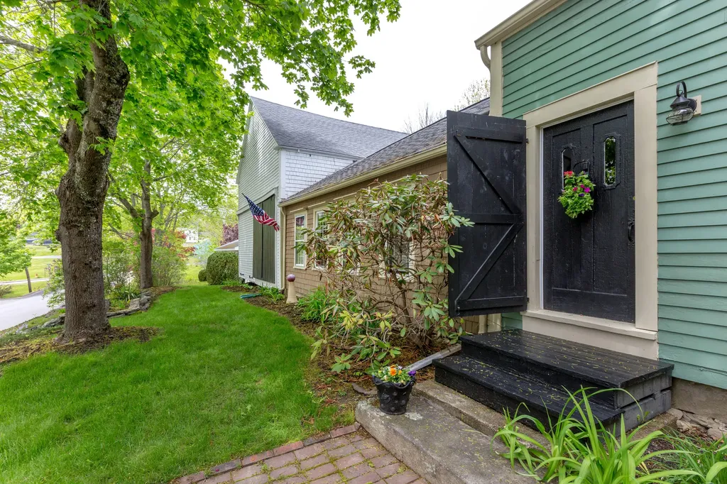 3 Hooper Street Wiscasset ME 04578