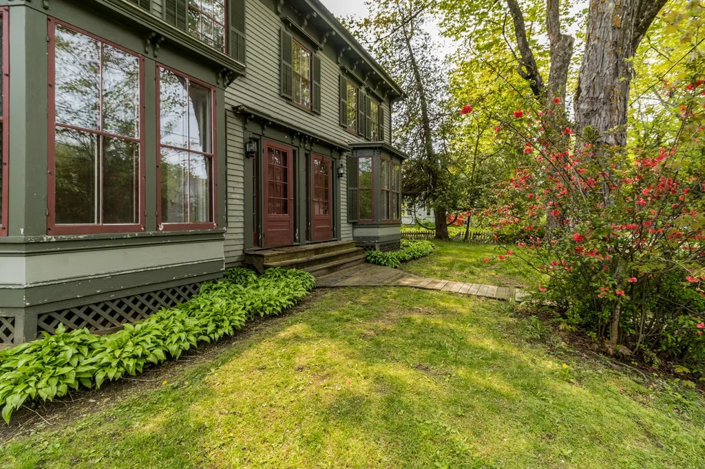 12 School Street Thomaston ME 04861
