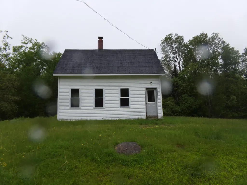 15 Woodchuck Hill Road Clifton ME 04428