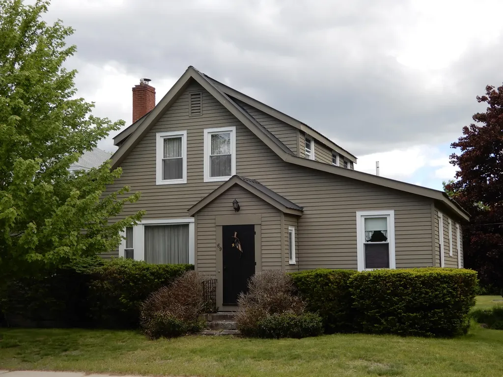 69 Maple Street Cornish ME 04020