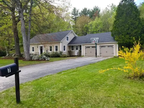 7 Tribou Drive Paris ME 04281