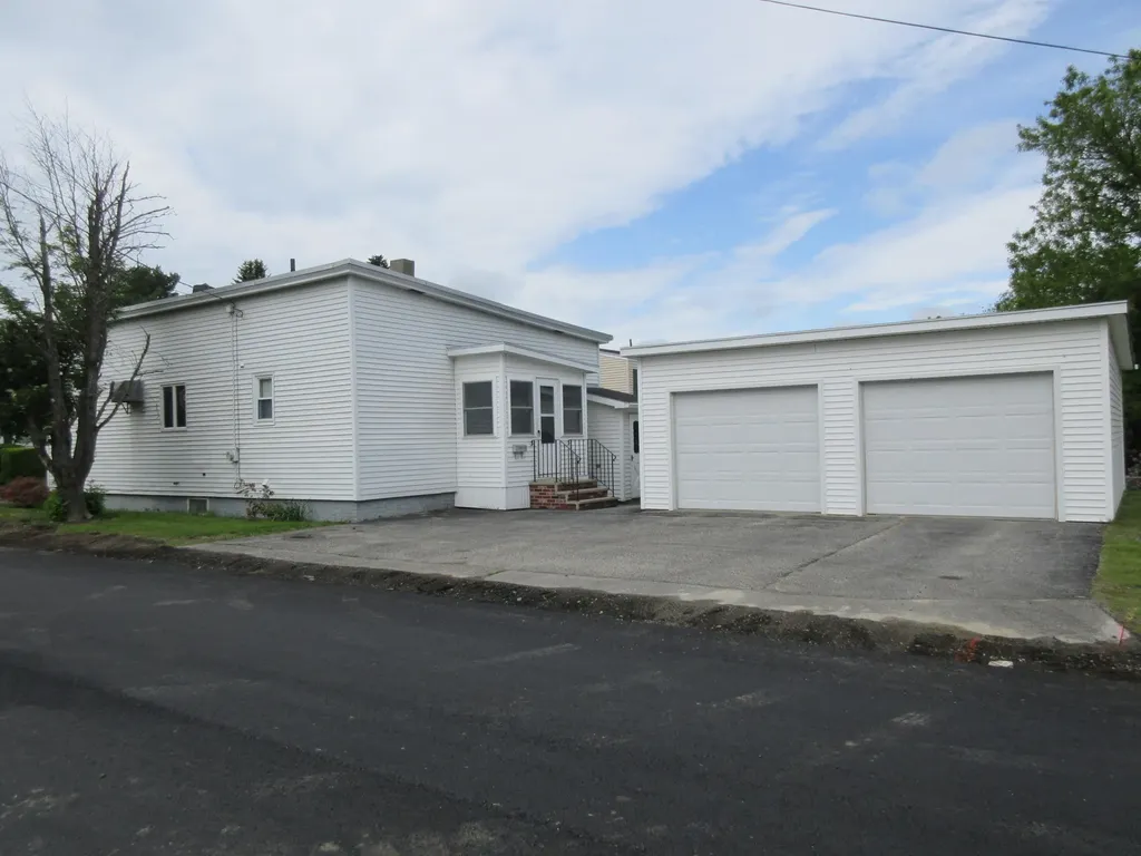22 Boston Avenue Lewiston ME 04240