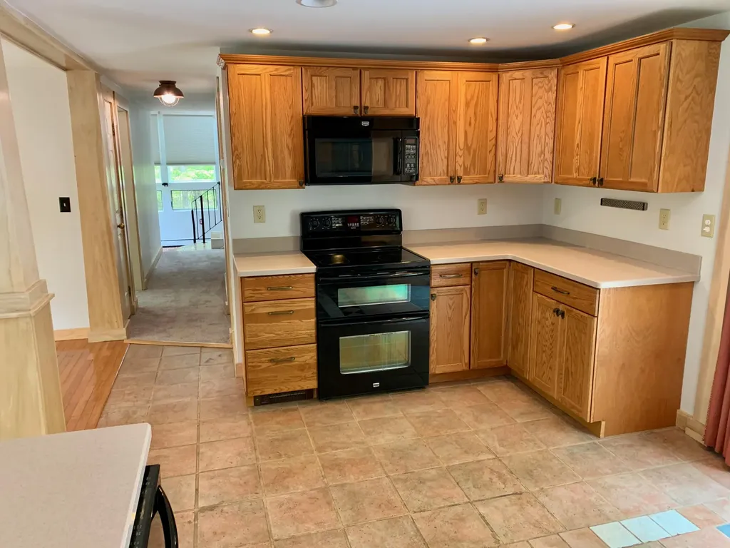 15 Cotton Lane Oxford ME 04270