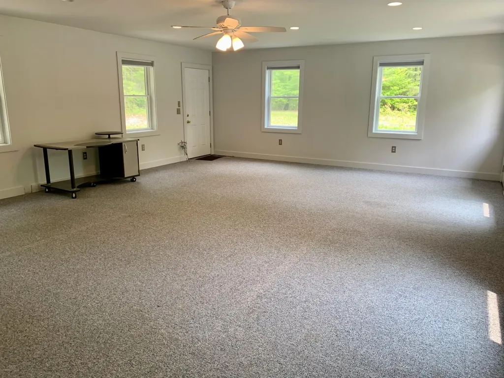 15 Cotton Lane Oxford ME 04270