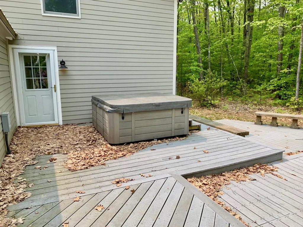 15 Cotton Lane Oxford ME 04270