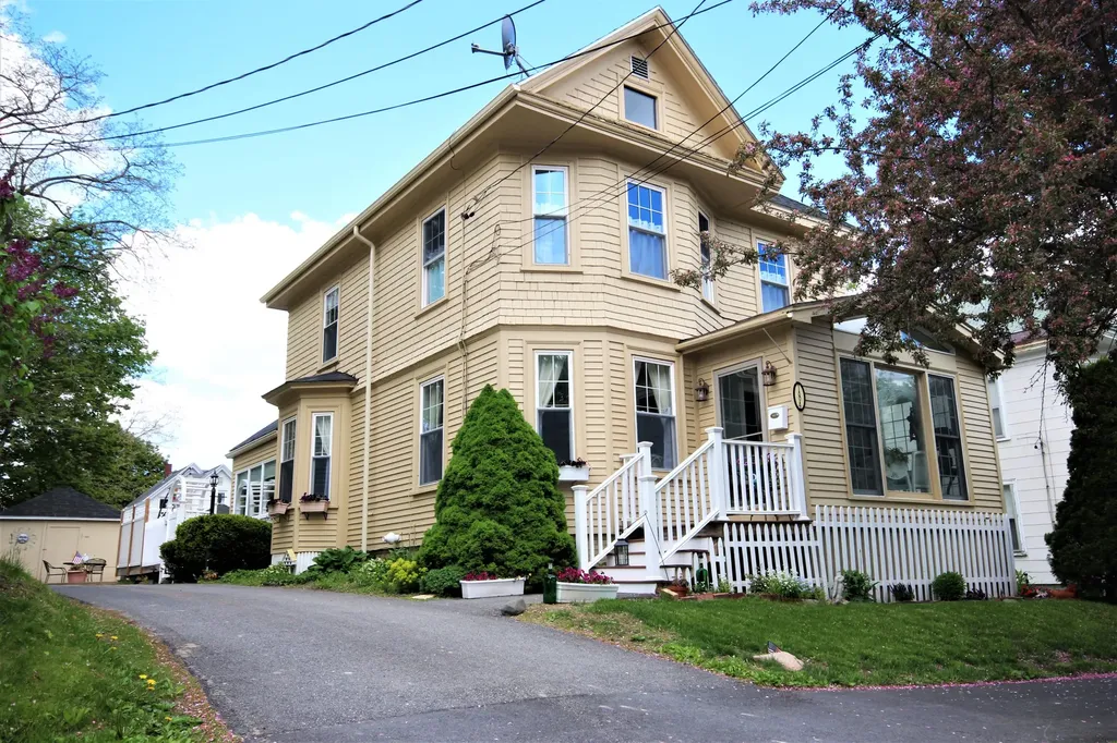 184 Maple Street Bangor ME 04401