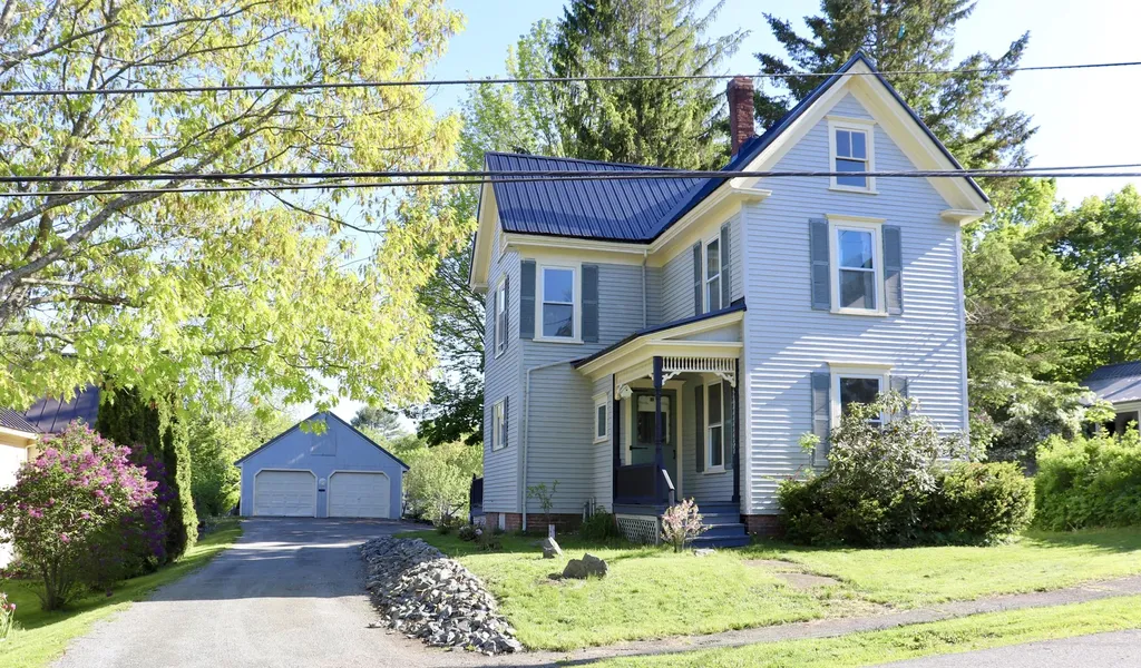 15 Summer Street Hampden ME 04444