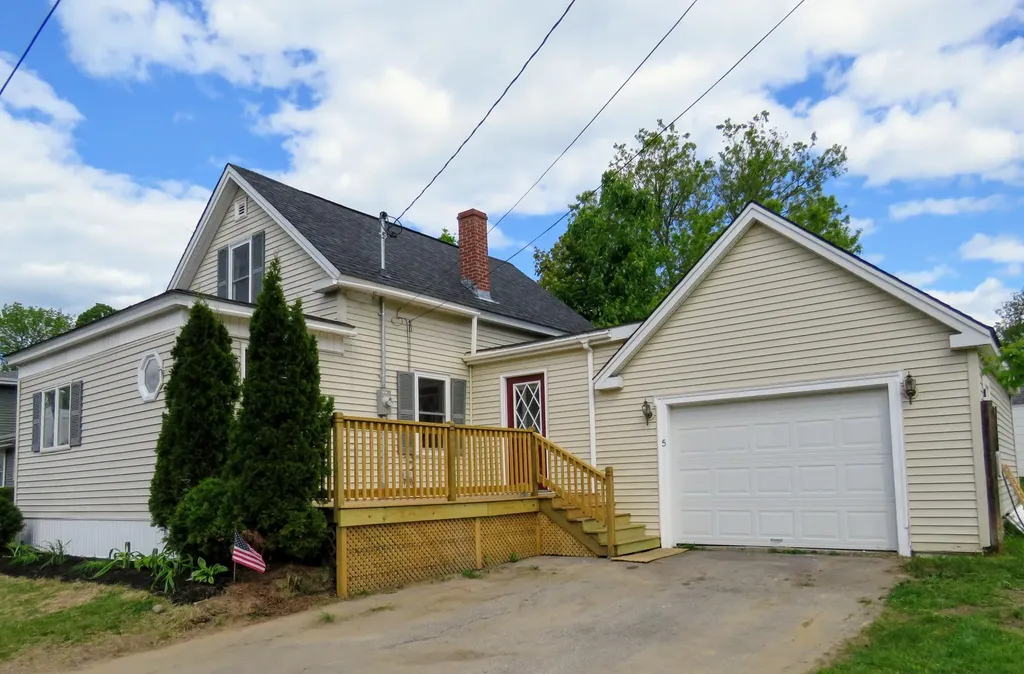 5 Moody Street Lewiston ME 04240