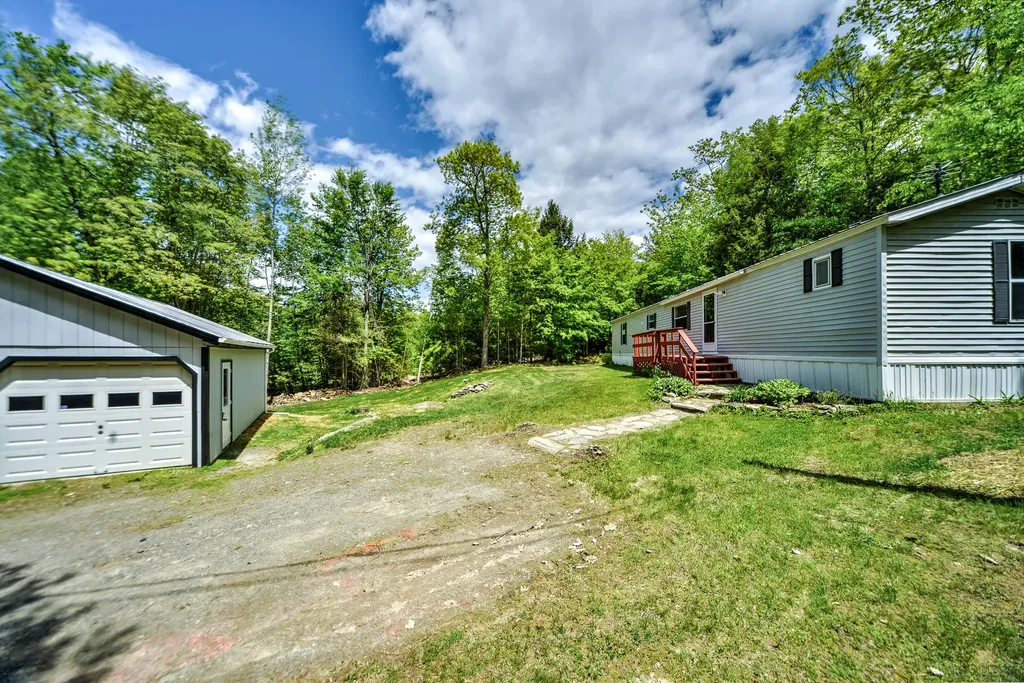 42 Wolf Road Vassalboro ME 04989