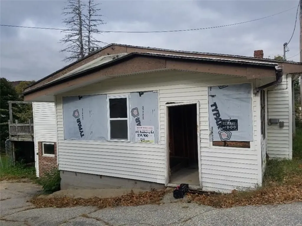 135 Roxbury Road Mexico ME 04257
