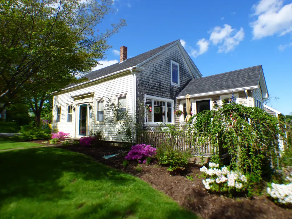 20 Pine Street Thomaston ME 04861