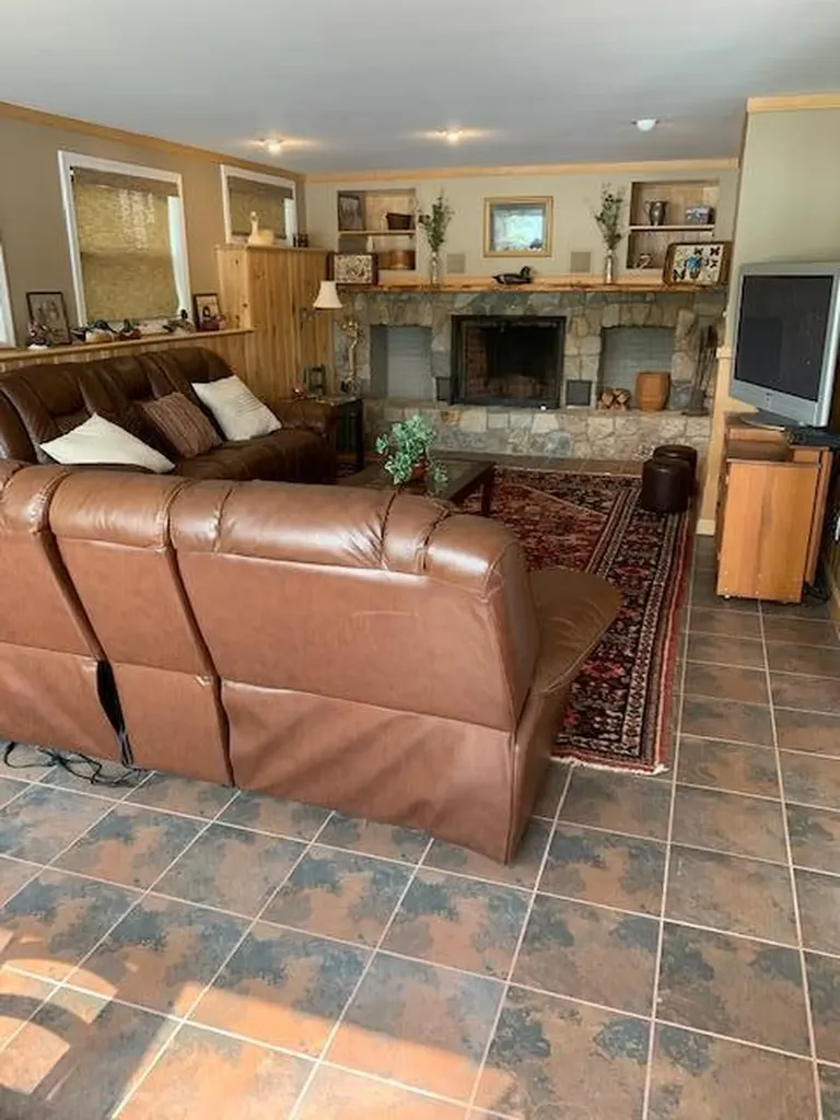 27 Swans Road Raymond ME 04071