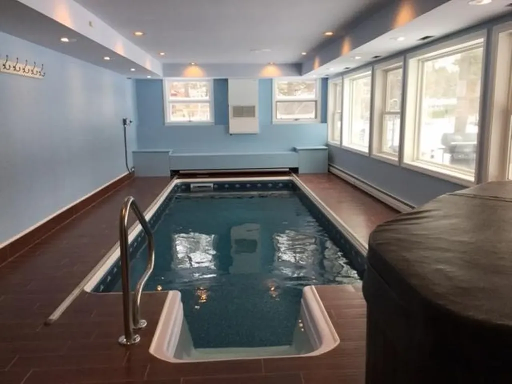27 Swans Road Raymond ME 04071
